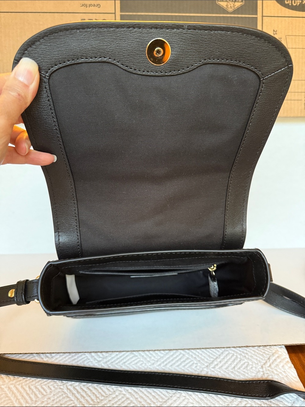 Marc Jacobs Black Leather Crossbody Saddle Bag with Gold Hardware - Picture 7 of 9